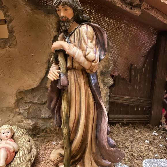 Sams Club Brand Lg. Christmas Porcelain Manger Scene w/instructions 11 piece set - Picture 11 of 16